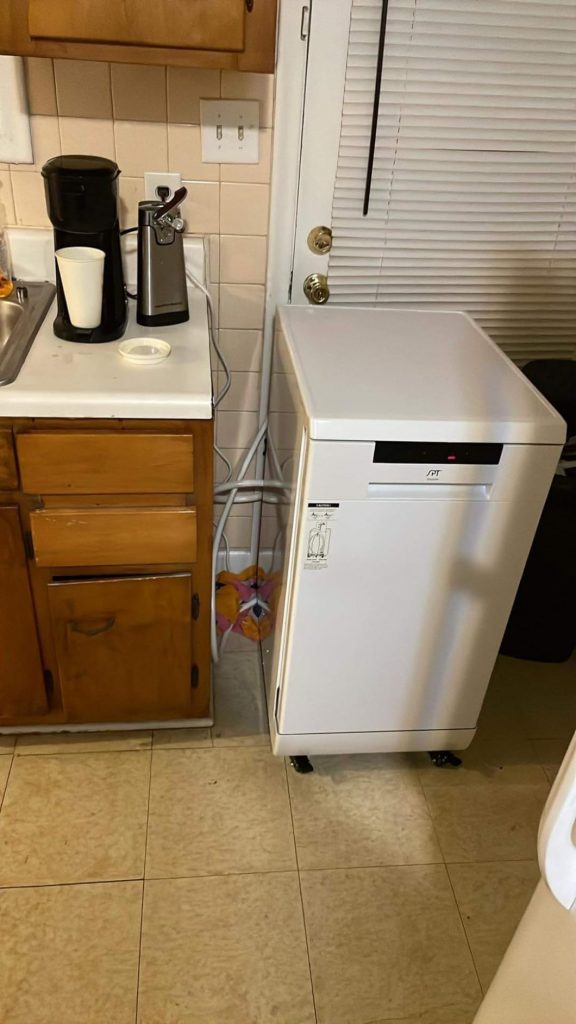 SPT SD-9263W 18″ Wide Portable Dishwasher with ENERGY STAR, 6 Wash Programs, 8 Place Settings and Stainless Steel Tub – White