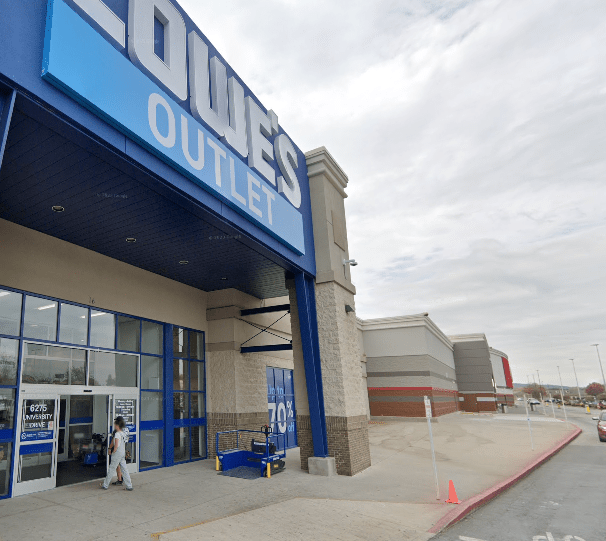 Lowe’s Outlet Store in Huntsville, AL, USA
