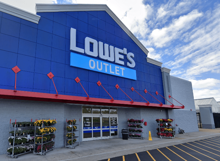 Lowe’s Outlet Store in Meriden, Connecticut, USA