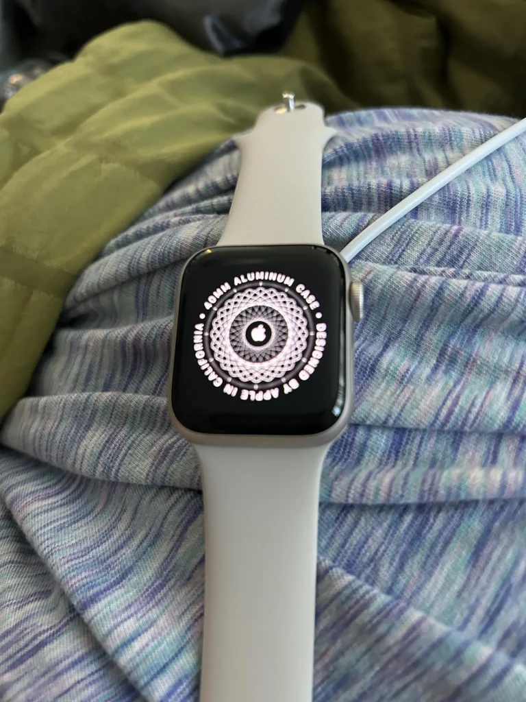 Apple Watch SE (2nd Gen) [GPS 40mm] Smartwatch with Starlight Aluminum Case with Starlight Sport Band S/M. Fitness & Sleep Tracker, Crash Detection, Heart Rate Monitor