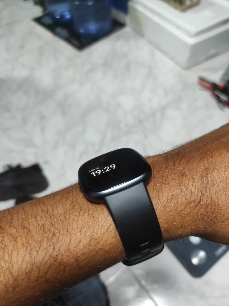 Fitbit Versa 4